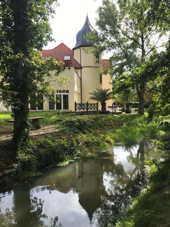 Parkschloesschen Hotel Maasdorf  Buitenkant foto