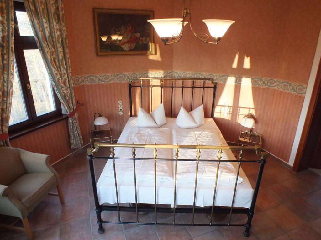 Parkschloesschen Hotel Maasdorf  Buitenkant foto