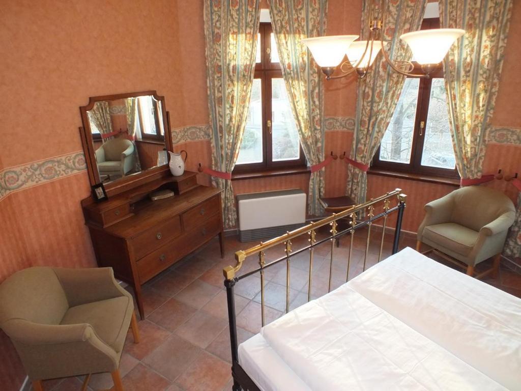 Parkschloesschen Hotel Maasdorf  Buitenkant foto