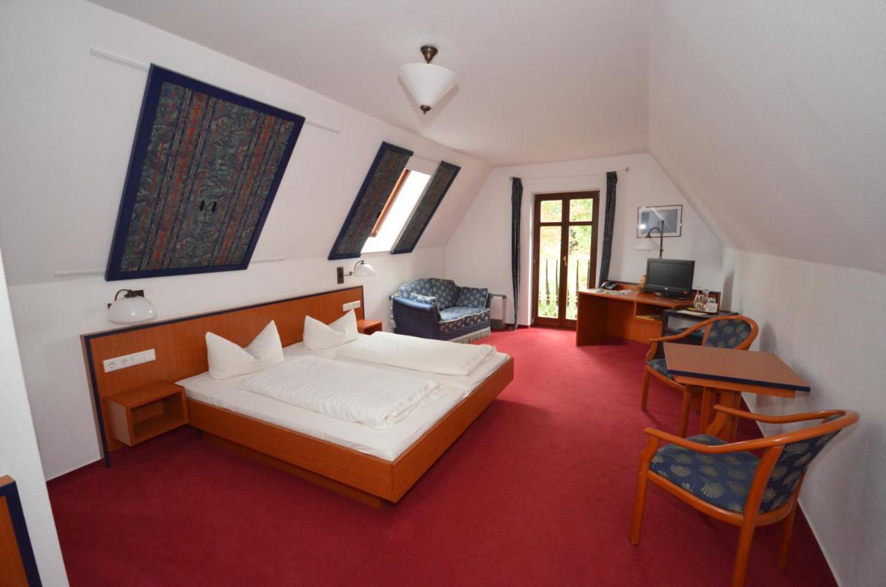 Parkschloesschen Hotel Maasdorf  Buitenkant foto