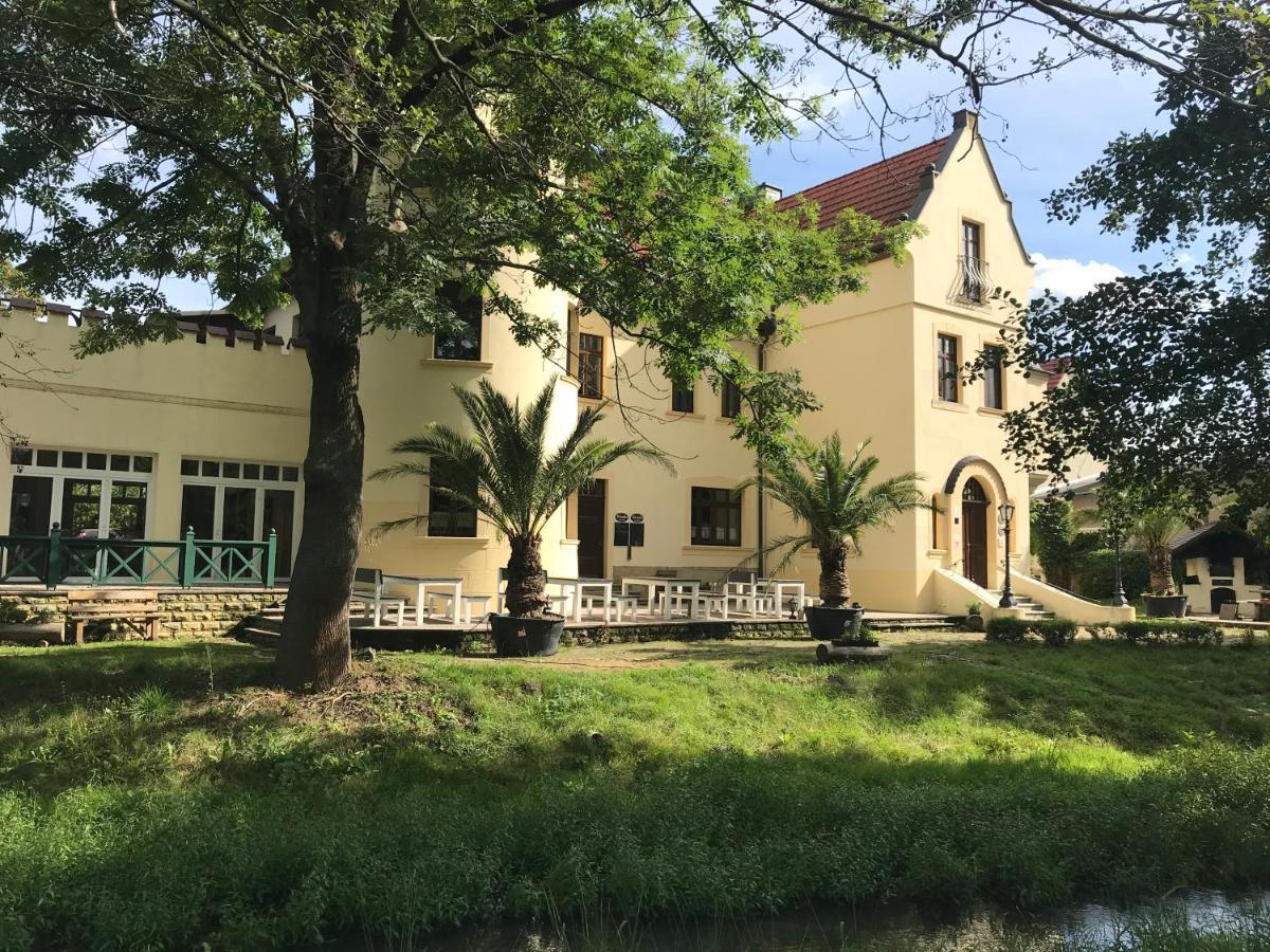 Parkschloesschen Hotel Maasdorf  Buitenkant foto