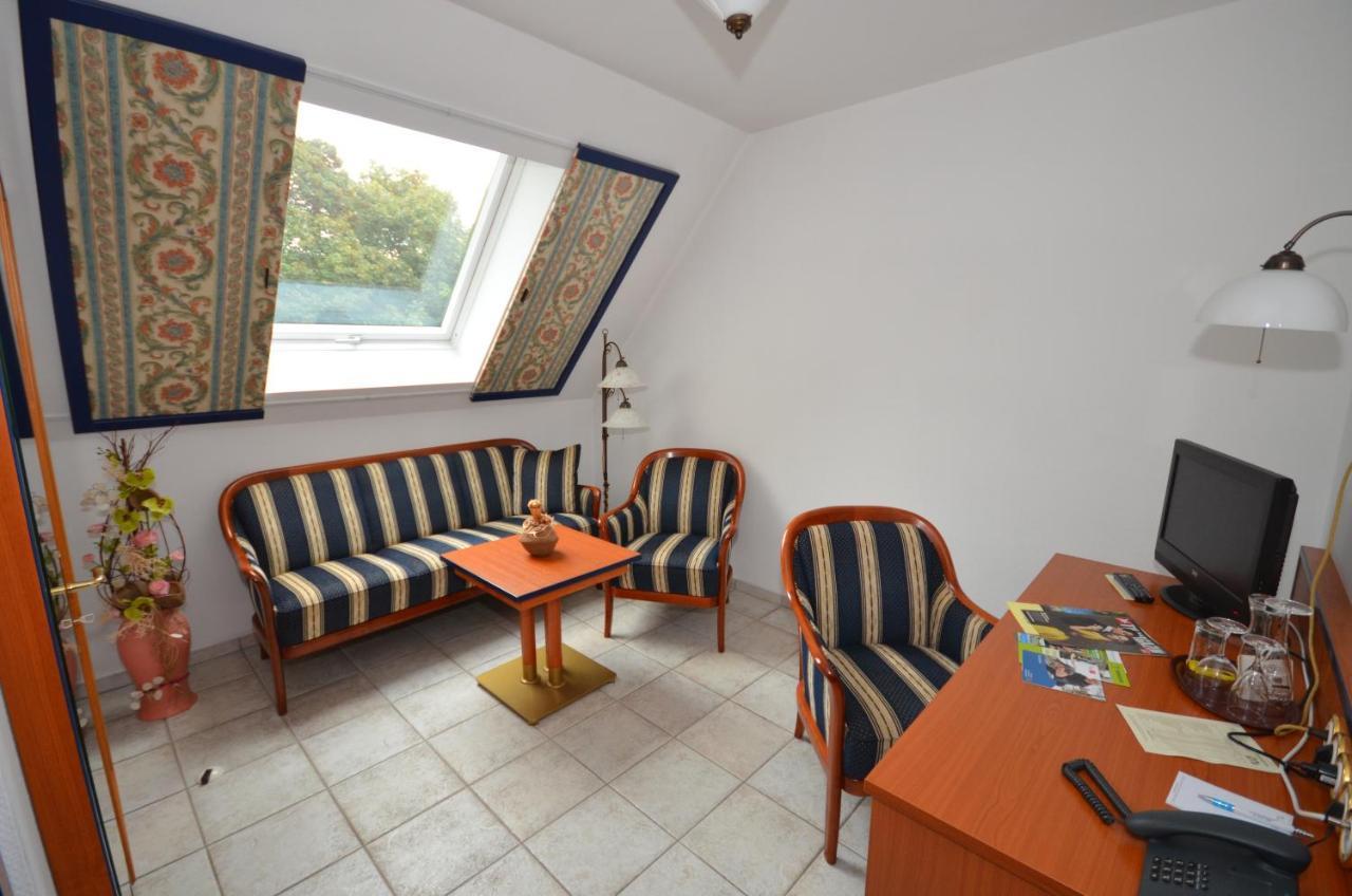 Parkschloesschen Hotel Maasdorf  Buitenkant foto