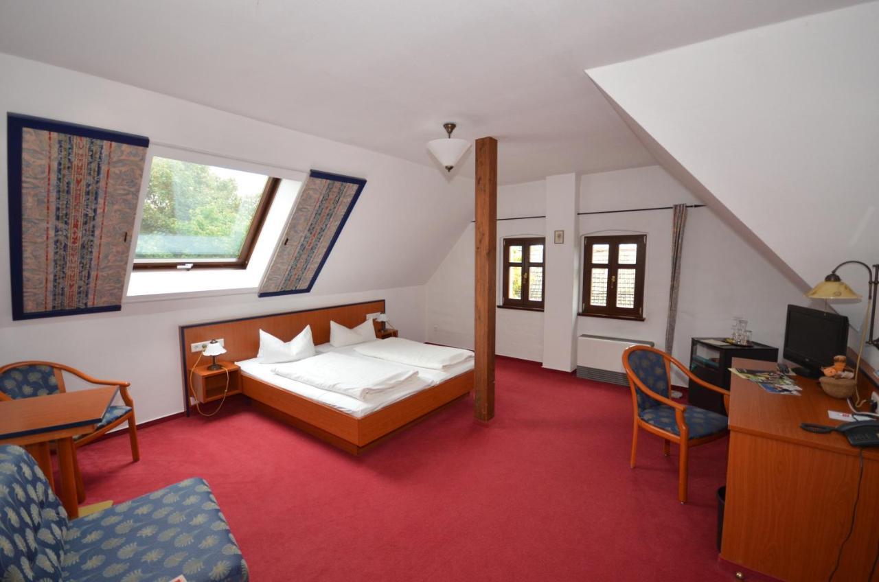 Parkschloesschen Hotel Maasdorf  Buitenkant foto