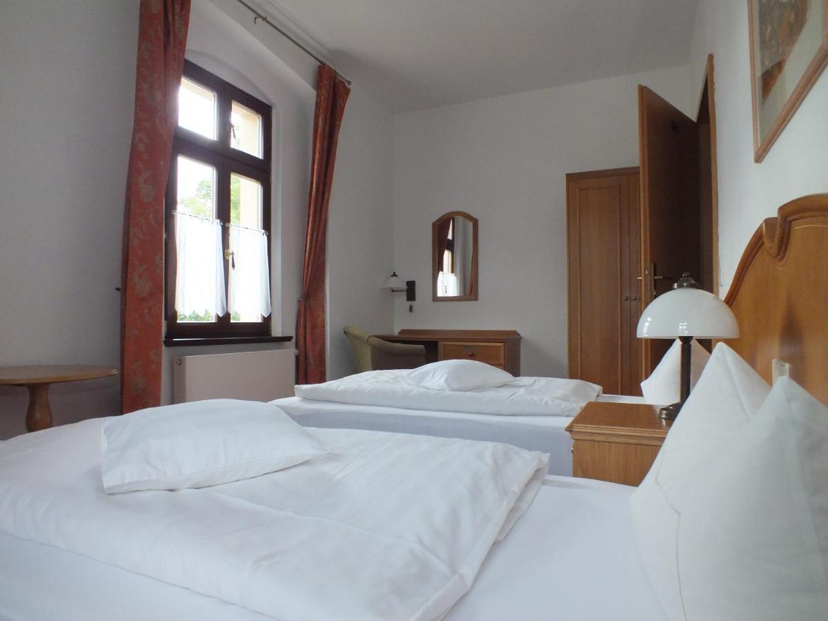 Parkschloesschen Hotel Maasdorf  Buitenkant foto