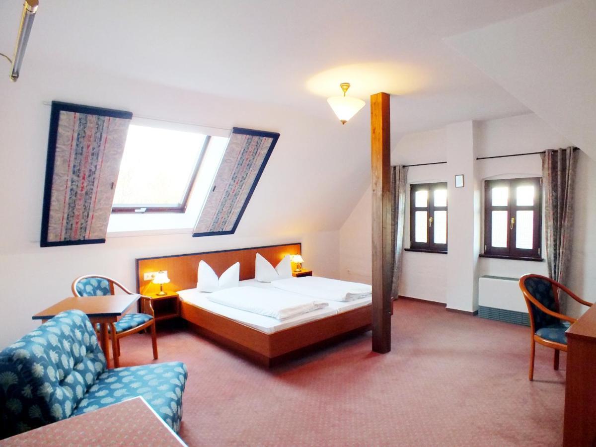 Parkschloesschen Hotel Maasdorf  Buitenkant foto